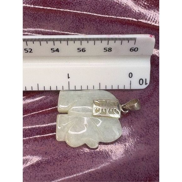 Vintage Jade elephant pendant - Picture 6 of 8